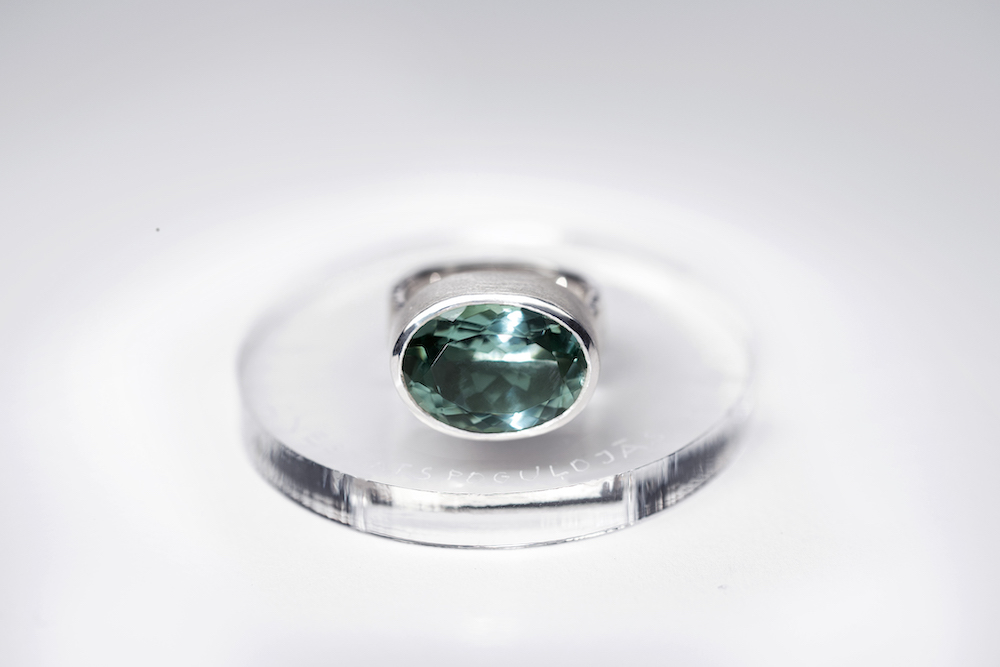 verba-sidera-respondent-in-aqua-ring-splendor